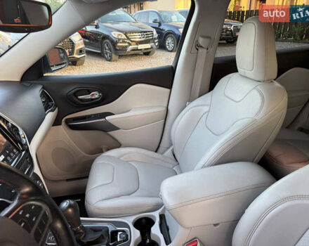 Белый Джип Чероки, объемом двигателя 2.36 л и пробегом 96 тыс. км за 18000 $, фото 37 на Automoto.ua