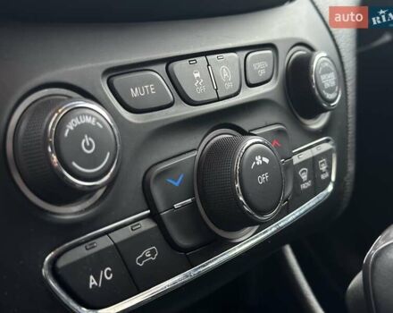 Белый Джип Чероки, объемом двигателя 3.24 л и пробегом 68 тыс. км за 19900 $, фото 19 на Automoto.ua