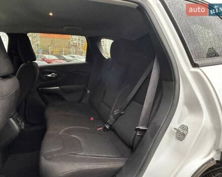 Білий Джип Cherokee, об'ємом двигуна 2.36 л та пробігом 73 тис. км за 17990 $, фото 10 на Automoto.ua