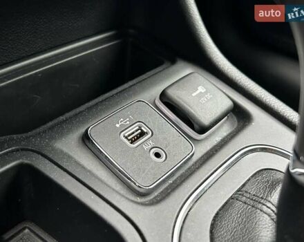 Білий Джип Cherokee, об'ємом двигуна 2.36 л та пробігом 73 тис. км за 17990 $, фото 24 на Automoto.ua