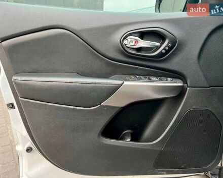 Білий Джип Cherokee, об'ємом двигуна 3.2 л та пробігом 76 тис. км за 18790 $, фото 14 на Automoto.ua