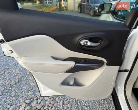 Белый Джип Чероки, объемом двигателя 2.36 л и пробегом 96 тыс. км за 18000 $, фото 41 на Automoto.ua