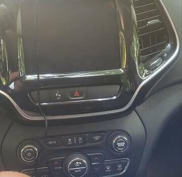 Белый Джип Чероки, объемом двигателя 2.4 л и пробегом 145 тыс. км за 17000 $, фото 7 на Automoto.ua