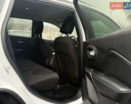 Белый Джип Чероки, объемом двигателя 2.4 л и пробегом 89 тыс. км за 15800 $, фото 5 на Automoto.ua