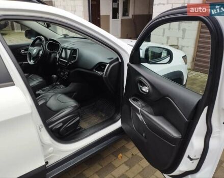 Белый Джип Чероки, объемом двигателя 3.24 л и пробегом 127 тыс. км за 20000 $, фото 4 на Automoto.ua