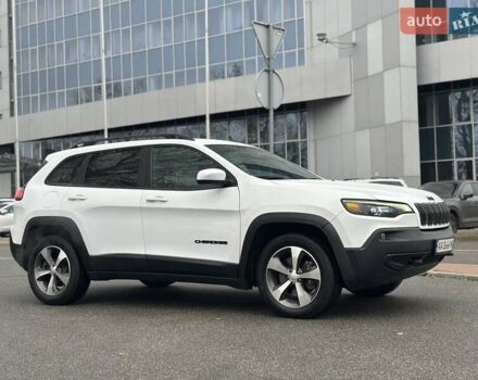 Белый Джип Чероки, объемом двигателя 3.24 л и пробегом 68 тыс. км за 19900 $, фото 3 на Automoto.ua