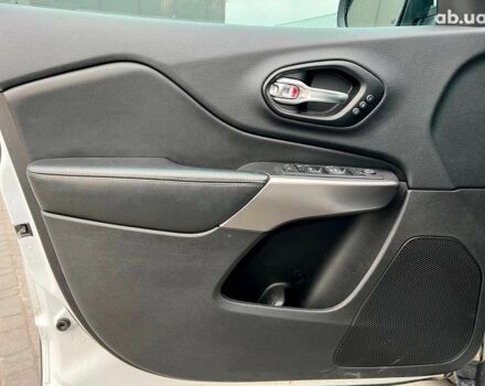 Білий Джип Cherokee, об'ємом двигуна 3.2 л та пробігом 76 тис. км за 18790 $, фото 14 на Automoto.ua