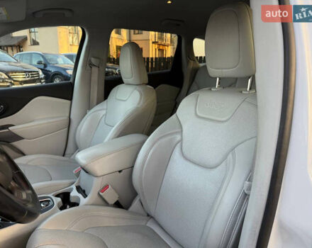 Белый Джип Чероки, объемом двигателя 2.36 л и пробегом 96 тыс. км за 18000 $, фото 31 на Automoto.ua