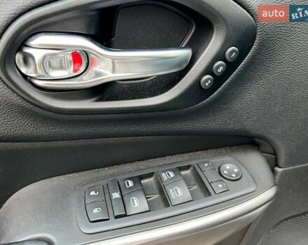 Білий Джип Cherokee, об'ємом двигуна 3.2 л та пробігом 76 тис. км за 18790 $, фото 15 на Automoto.ua