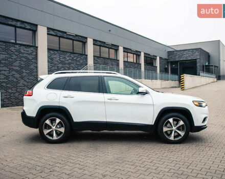 Белый Джип Чероки, объемом двигателя 2.36 л и пробегом 111 тыс. км за 15000 $, фото 6 на Automoto.ua