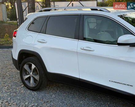 Белый Джип Чероки, объемом двигателя 2.36 л и пробегом 96 тыс. км за 18000 $, фото 17 на Automoto.ua