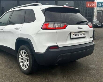 Білий Джип Cherokee, об'ємом двигуна 2.36 л та пробігом 73 тис. км за 17990 $, фото 6 на Automoto.ua