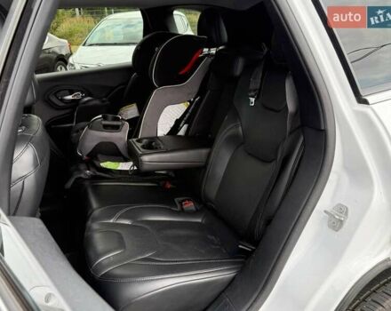 Білий Джип Cherokee, об'ємом двигуна 3.24 л та пробігом 158 тис. км за 20999 $, фото 8 на Automoto.ua