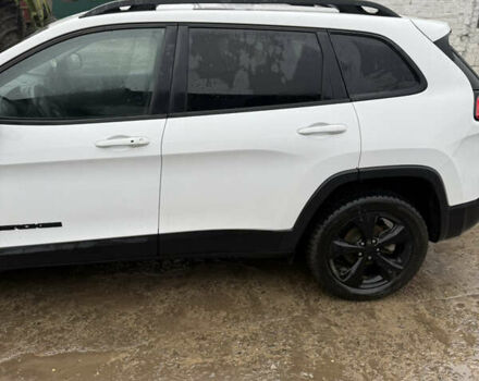 Белый Джип Чероки, объемом двигателя 2.36 л и пробегом 46 тыс. км за 16000 $, фото 2 на Automoto.ua