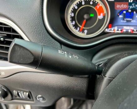 Білий Джип Cherokee, об'ємом двигуна 3.2 л та пробігом 76 тис. км за 18790 $, фото 26 на Automoto.ua