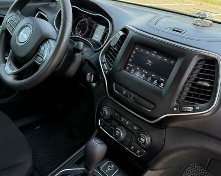 Джип Чероки 2020 в Киеве на Automoto.ua Белый Джип Чероки, объемом двигателя 2.36 л и пробегом 119 тыс. км за 16400 $, фото 17 на Automoto.ua