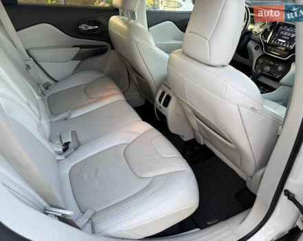 Белый Джип Чероки, объемом двигателя 2.36 л и пробегом 96 тыс. км за 18000 $, фото 52 на Automoto.ua