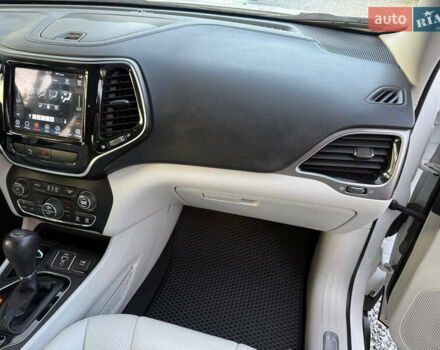 Білий Джип Cherokee, об'ємом двигуна 2.36 л та пробігом 96 тис. км за 18500 $, фото 55 на Automoto.ua
