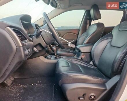 Білий Джип Cherokee, об'ємом двигуна 1.99 л та пробігом 46 тис. км за 3000 $, фото 9 на Automoto.ua