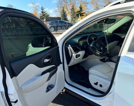 Білий Джип Cherokee, об'ємом двигуна 3.24 л та пробігом 67 тис. км за 24500 $, фото 7 на Automoto.ua