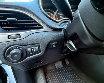 Белый Джип Чероки, объемом двигателя 2.4 л и пробегом 51 тыс. км за 21500 $, фото 5 на Automoto.ua