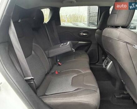 Білий Джип Cherokee, об'ємом двигуна 2.36 л та пробігом 73 тис. км за 17990 $, фото 9 на Automoto.ua