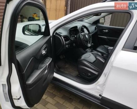 Белый Джип Чероки, объемом двигателя 3.24 л и пробегом 127 тыс. км за 20000 $, фото 3 на Automoto.ua