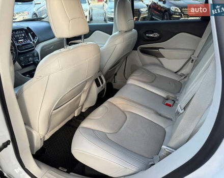 Белый Джип Чероки, объемом двигателя 2.36 л и пробегом 96 тыс. км за 18000 $, фото 42 на Automoto.ua