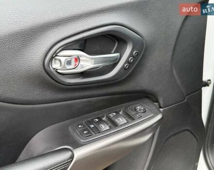 Білий Джип Cherokee, об'ємом двигуна 3.24 л та пробігом 158 тис. км за 20999 $, фото 11 на Automoto.ua