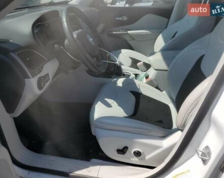 Білий Джип Cherokee, об'ємом двигуна 3.24 л та пробігом 21 тис. км за 3000 $, фото 6 на Automoto.ua