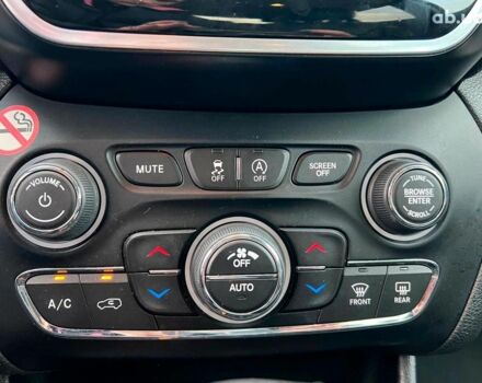 Білий Джип Cherokee, об'ємом двигуна 3.2 л та пробігом 76 тис. км за 18790 $, фото 31 на Automoto.ua