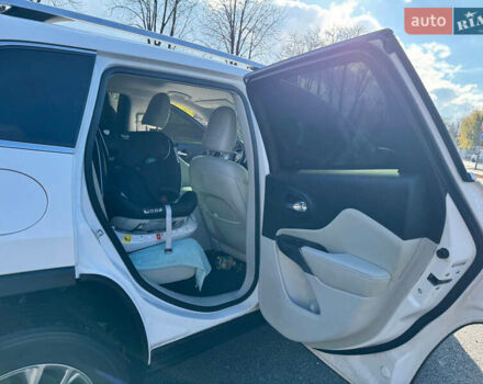 Білий Джип Cherokee, об'ємом двигуна 3.24 л та пробігом 67 тис. км за 24500 $, фото 9 на Automoto.ua