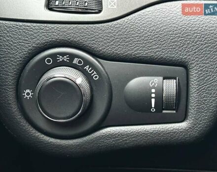 Білий Джип Cherokee, об'ємом двигуна 2.36 л та пробігом 73 тис. км за 17990 $, фото 12 на Automoto.ua