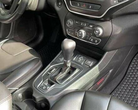 Белый Джип Чероки, объемом двигателя 3.2 л и пробегом 76 тыс. км за 16000 $, фото 8 на Automoto.ua