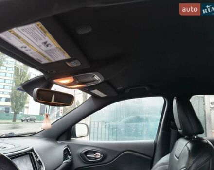 Джип Чероки 2020 в Киеве на Automoto.ua Белый Джип Чероки, объемом двигателя 3.24 л и пробегом 121 тыс. км за 19700 $, фото 15 на Automoto.ua