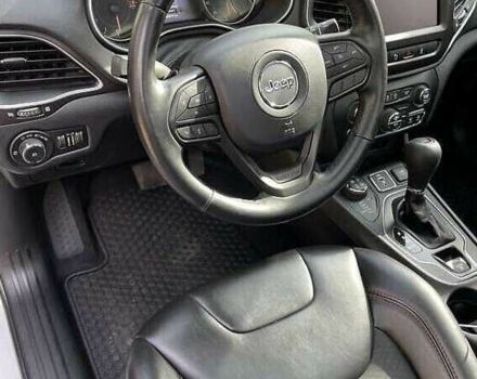 Белый Джип Чероки, объемом двигателя 3.2 л и пробегом 76 тыс. км за 16000 $, фото 4 на Automoto.ua