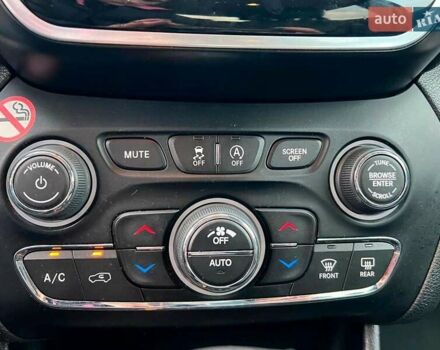 Білий Джип Cherokee, об'ємом двигуна 3.2 л та пробігом 76 тис. км за 18790 $, фото 31 на Automoto.ua