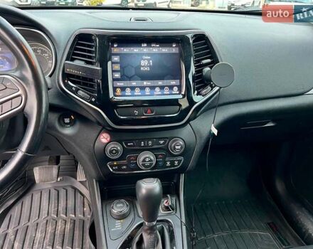 Білий Джип Cherokee, об'ємом двигуна 3.2 л та пробігом 76 тис. км за 18790 $, фото 27 на Automoto.ua