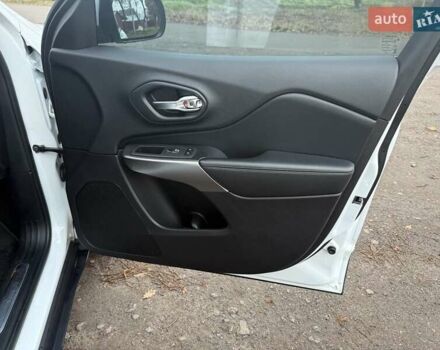 Белый Джип Чероки, объемом двигателя 3.24 л и пробегом 40 тыс. км за 22500 $, фото 20 на Automoto.ua