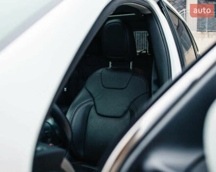 Белый Джип Чероки, объемом двигателя 2.36 л и пробегом 111 тыс. км за 15000 $, фото 8 на Automoto.ua