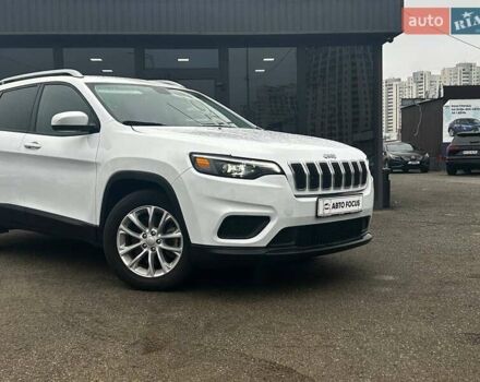 Білий Джип Cherokee, об'ємом двигуна 2.36 л та пробігом 73 тис. км за 17990 $, фото 1 на Automoto.ua