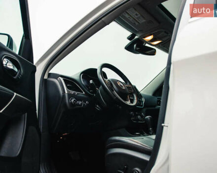 Белый Джип Чероки, объемом двигателя 2.36 л и пробегом 111 тыс. км за 15000 $, фото 7 на Automoto.ua