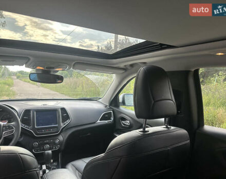 Білий Джип Cherokee, об'ємом двигуна 3.24 л та пробігом 101 тис. км за 20800 $, фото 4 на Automoto.ua