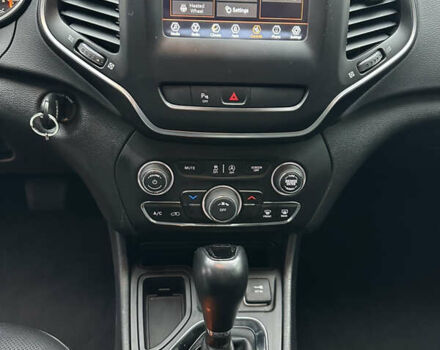 Білий Джип Cherokee, об'ємом двигуна 2.36 л та пробігом 49 тис. км за 16500 $, фото 12 на Automoto.ua