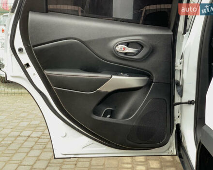 Белый Джип Чероки, объемом двигателя 3.2 л и пробегом 49 тыс. км за 22755 $, фото 32 на Automoto.ua