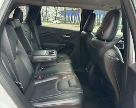 Білий Джип Cherokee, об'ємом двигуна 2.36 л та пробігом 49 тис. км за 16500 $, фото 17 на Automoto.ua