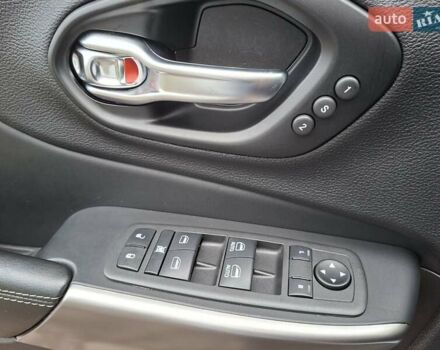 Білий Джип Cherokee, об'ємом двигуна 3.2 л та пробігом 78 тис. км за 23500 $, фото 22 на Automoto.ua