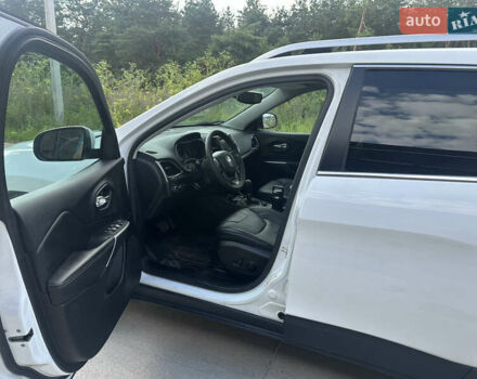 Білий Джип Cherokee, об'ємом двигуна 3.24 л та пробігом 101 тис. км за 20800 $, фото 6 на Automoto.ua