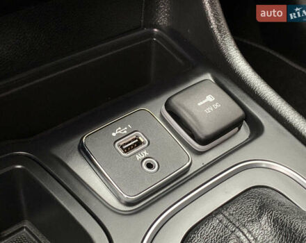 Белый Джип Чероки, объемом двигателя 3.2 л и пробегом 49 тыс. км за 22755 $, фото 58 на Automoto.ua