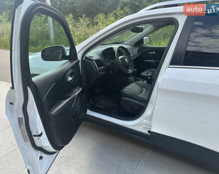 Білий Джип Cherokee, об'ємом двигуна 3.24 л та пробігом 101 тис. км за 20800 $, фото 5 на Automoto.ua
